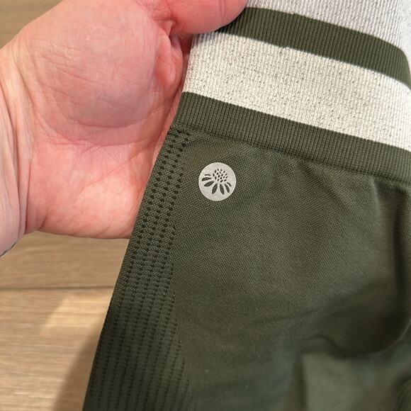 SENITA ATHLETICS Green Seamless‎ Striped Waist High Rise Active Leggings Size S - Picture 9 of 9